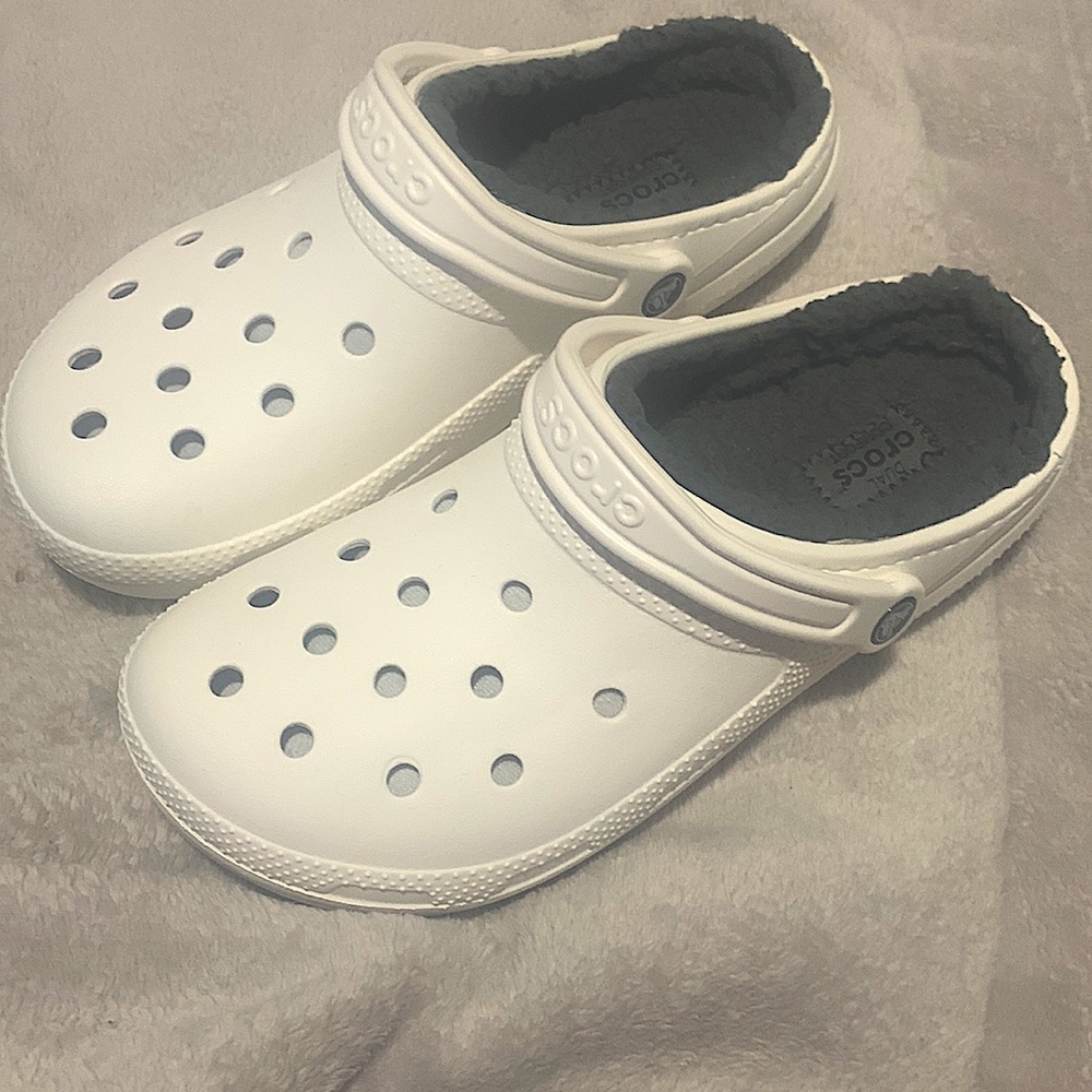 White Crocs Adult Classic Grey Fuzz-Lined Clogs